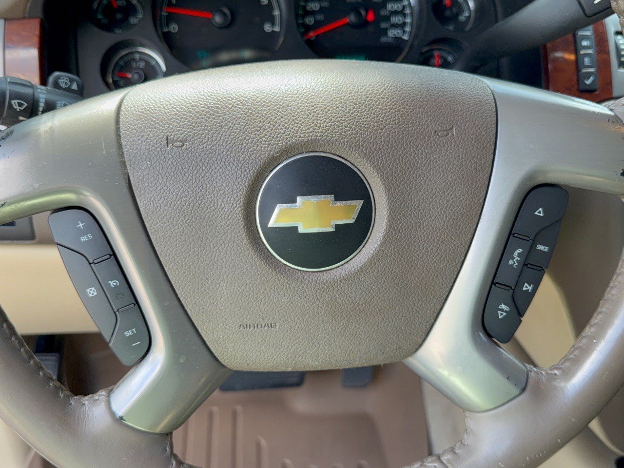 Used 2011 Chevrolet Suburban LTZ RWD image 10