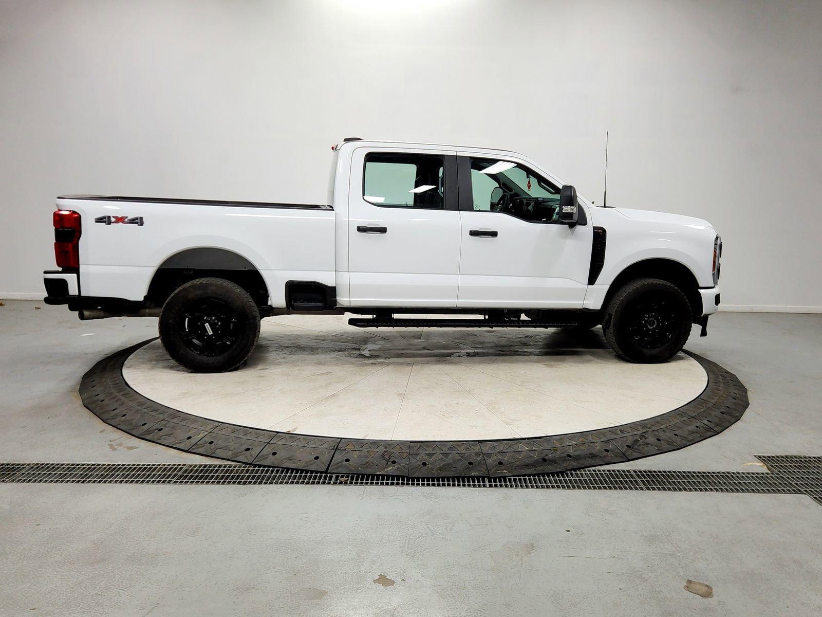 Used 2023 Ford F250 XL w/ STX Appearance Package image 8