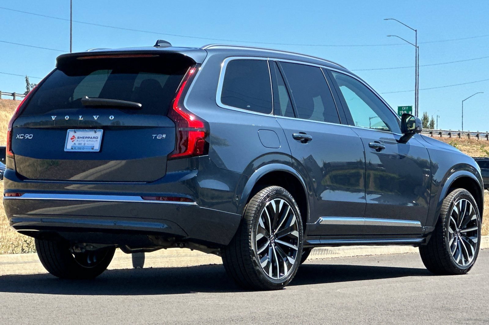 New 2026 Volvo XC90 T8 Plus w/ Protection Package AWD/4WD image 3