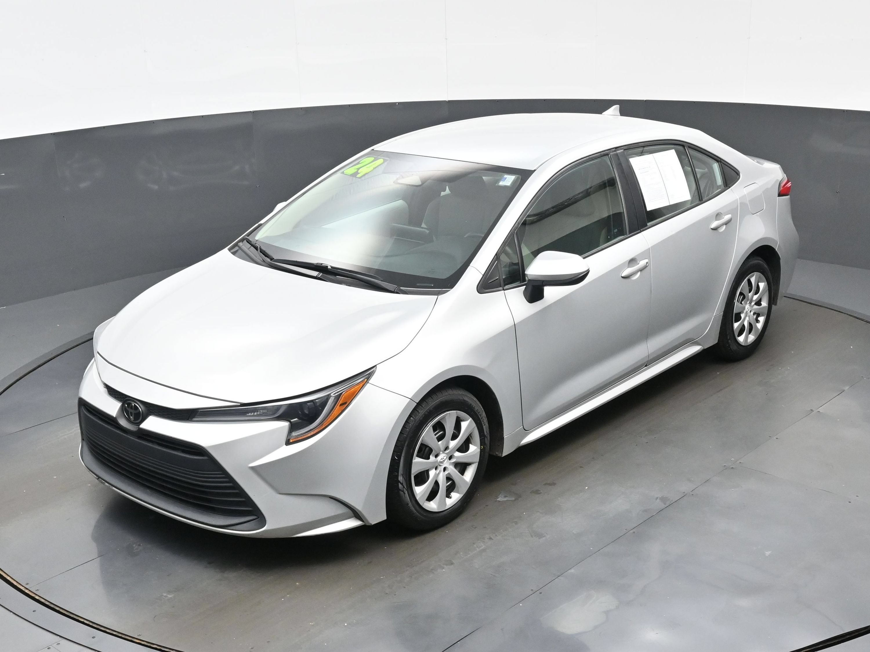 Used 2024 Toyota Corolla LE FWD image 31