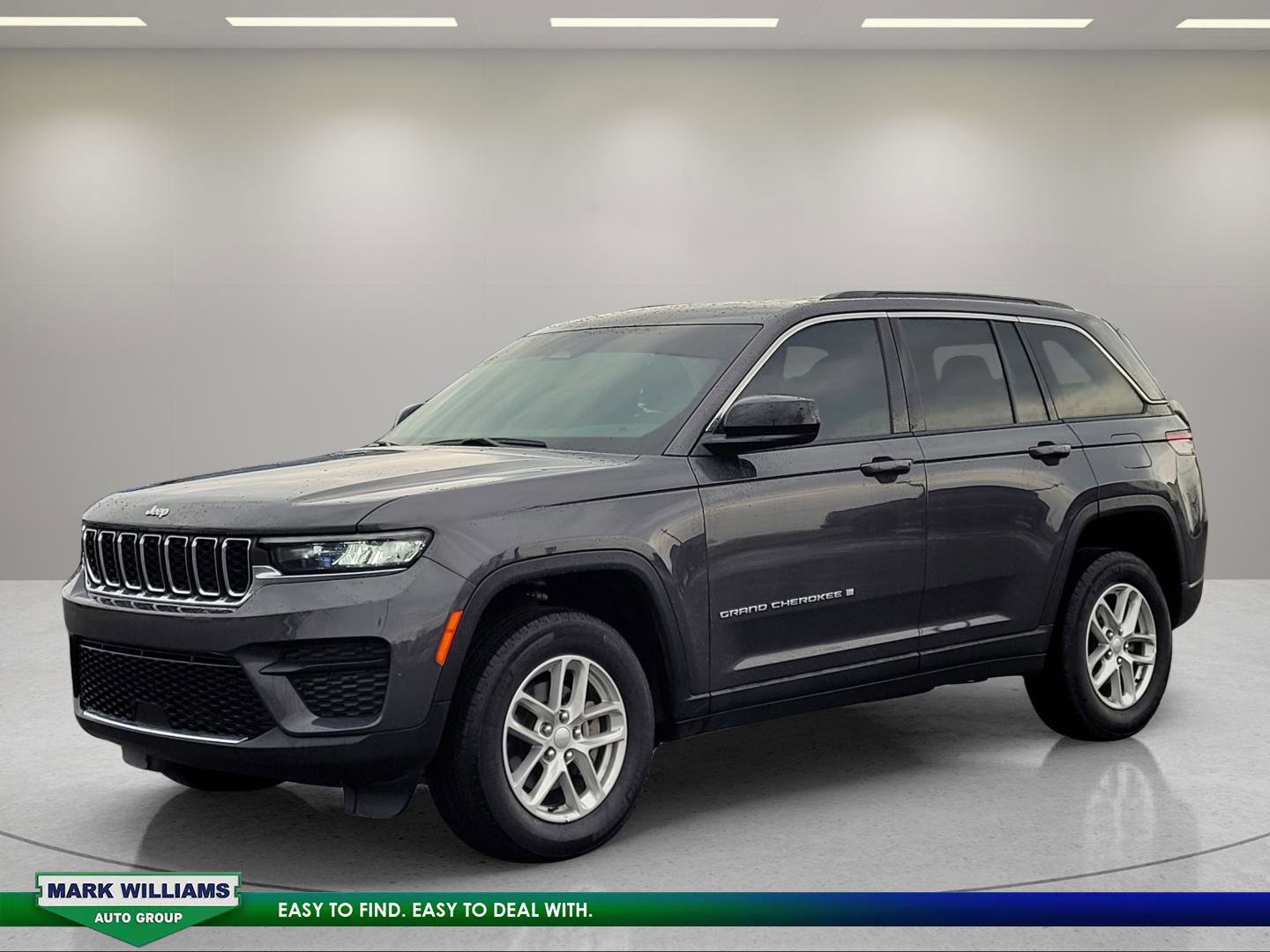 Used 2025 Jeep Grand Cherokee Laredo X image 8