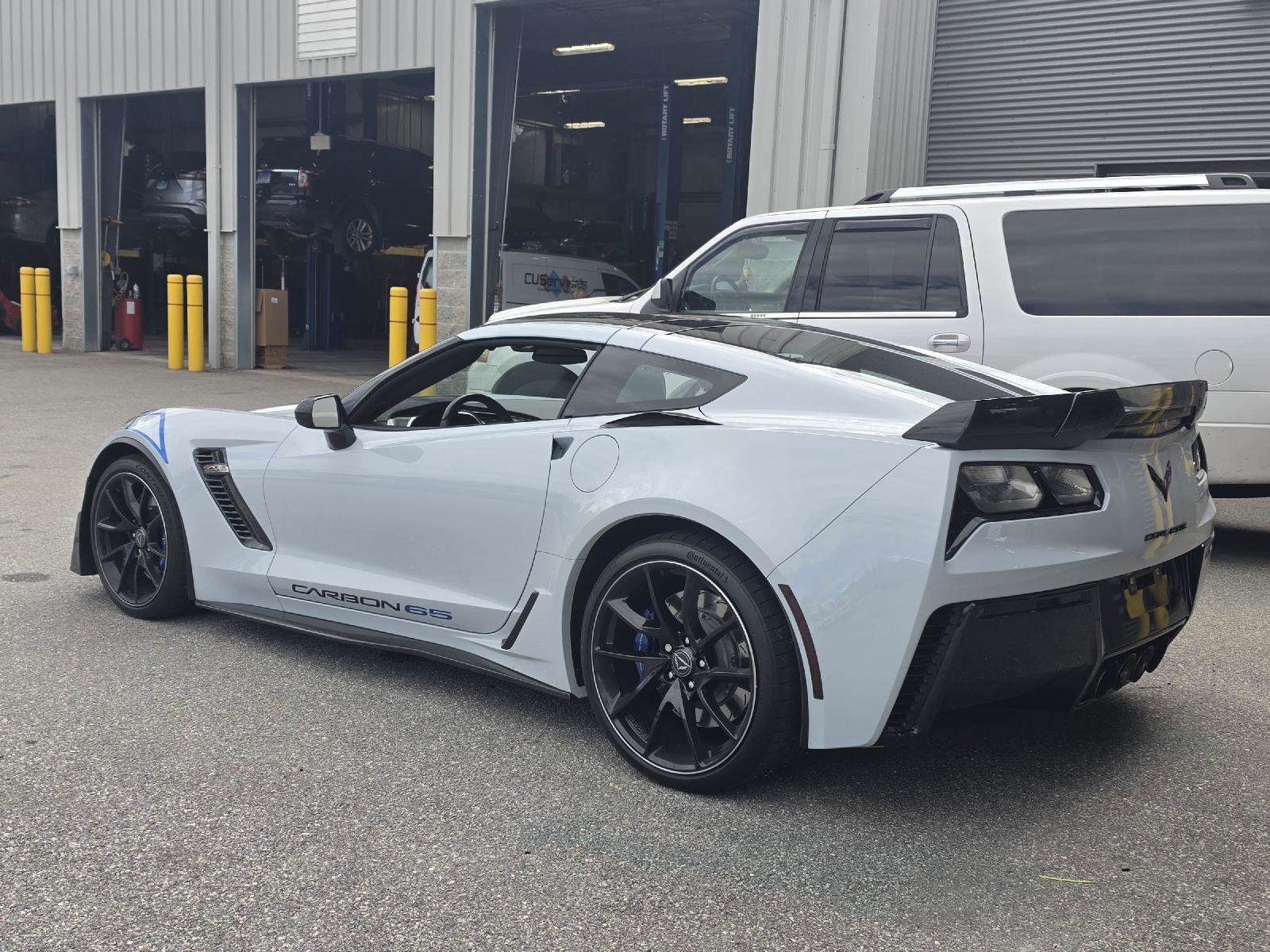 Used 2018 Chevrolet Corvette Z06 w/ Carbon 65 Edition RWD image 5