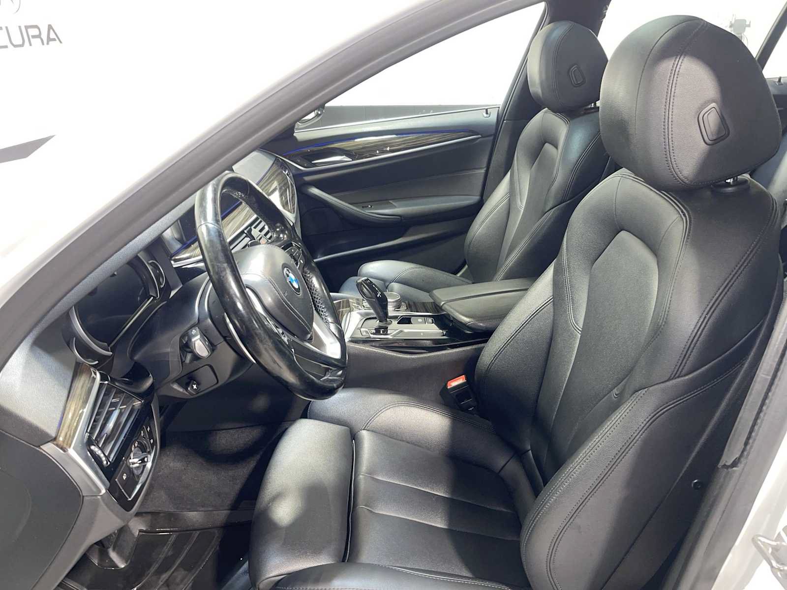 Used 2018 BMW 530e xDrive AWD/4WD image 2