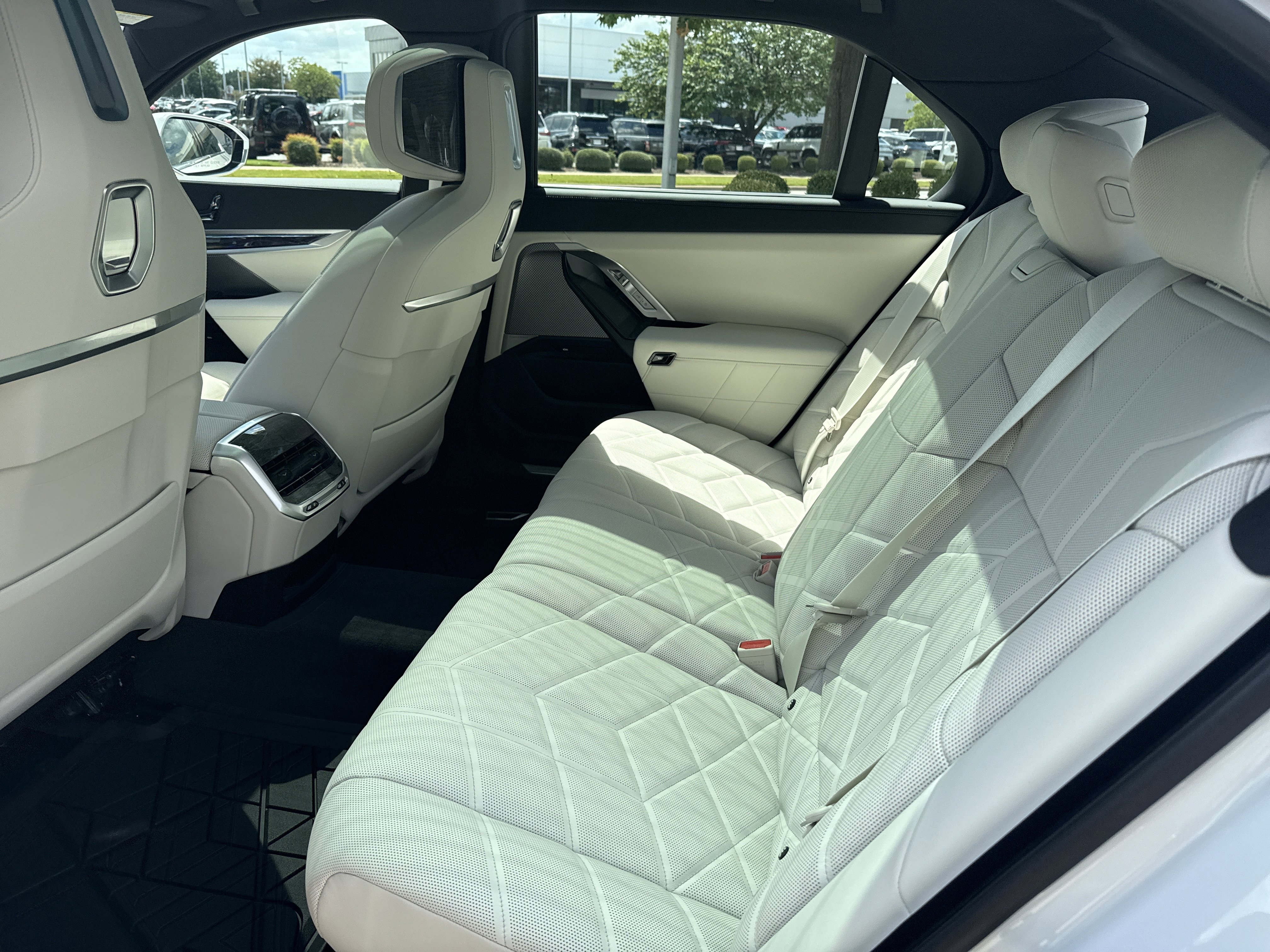 New 2026 BMW i7 eDrive50 image 11
