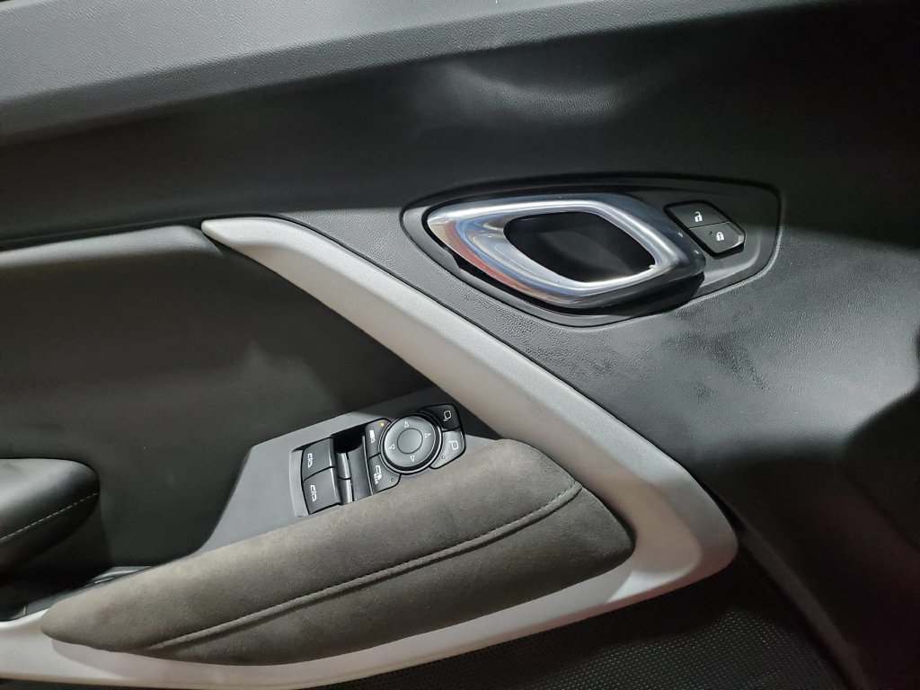 Used 2020 Chevrolet Camaro LT RWD image 31