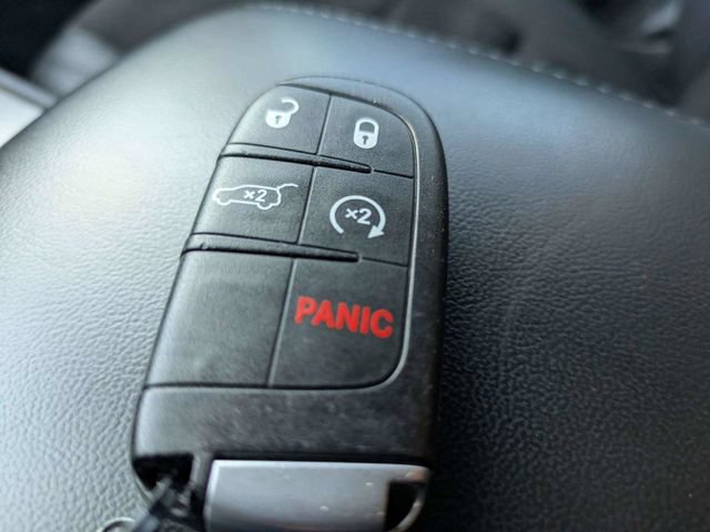 Used 2020 Jeep Grand Cherokee Altitude RWD image 32
