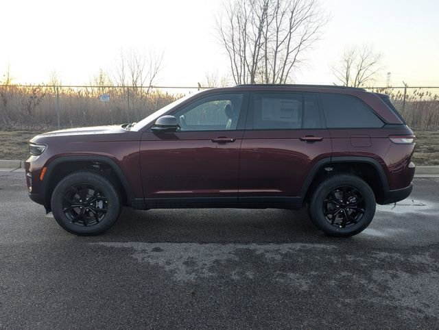 New 2025 Jeep Grand Cherokee Laredo image 6