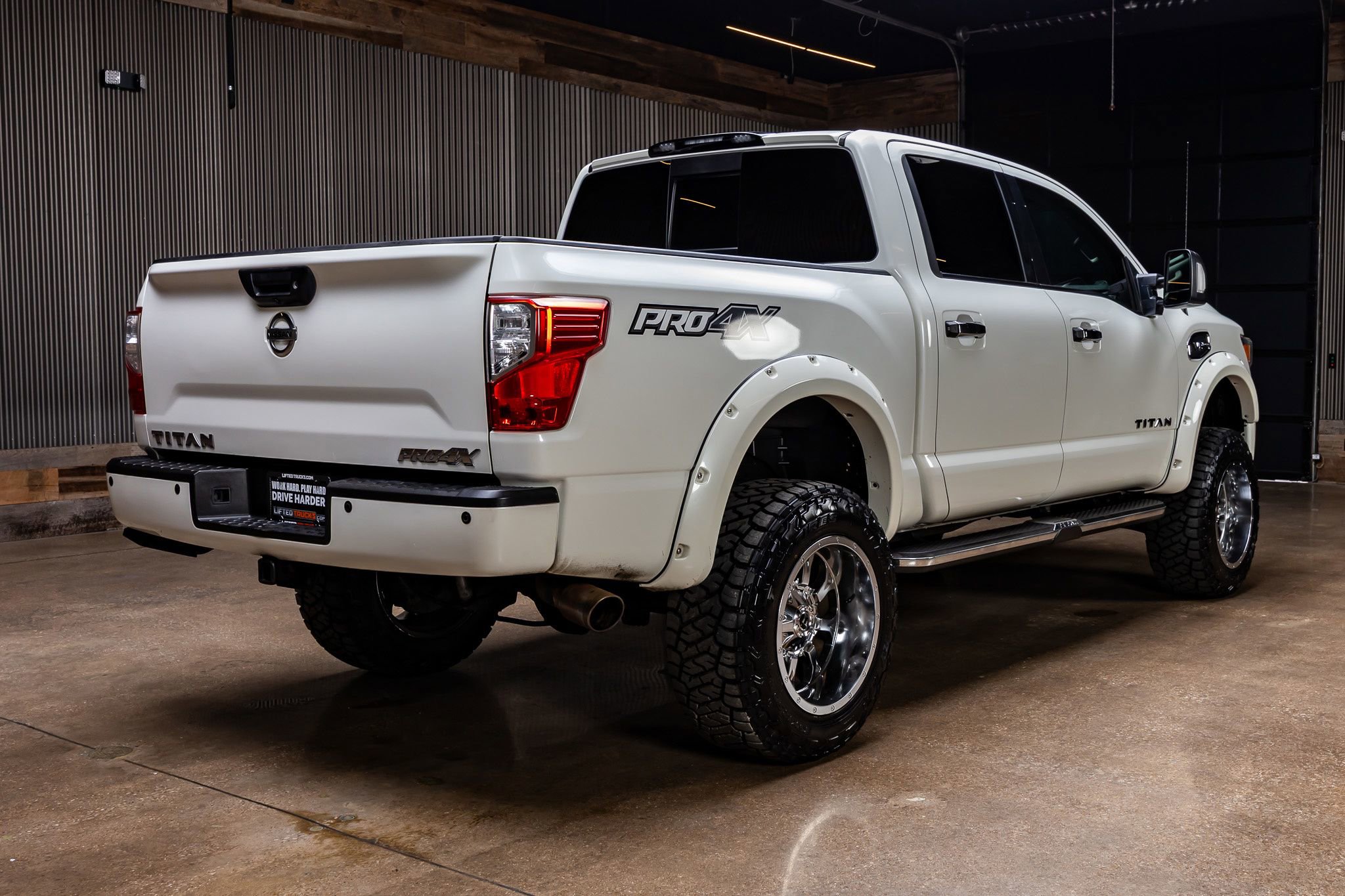 Used 2017 Nissan Titan PRO-4X image 9