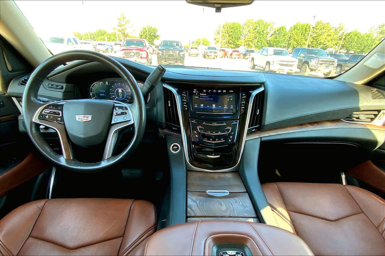 Used 2019 Cadillac Escalade Premium Luxury RWD image 16