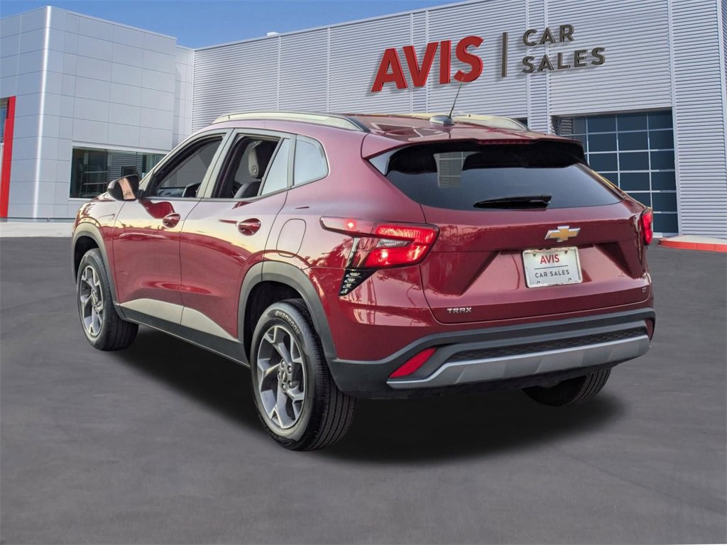 Used 2025 Chevrolet Trax LT w/ LT Convenience Package image 9
