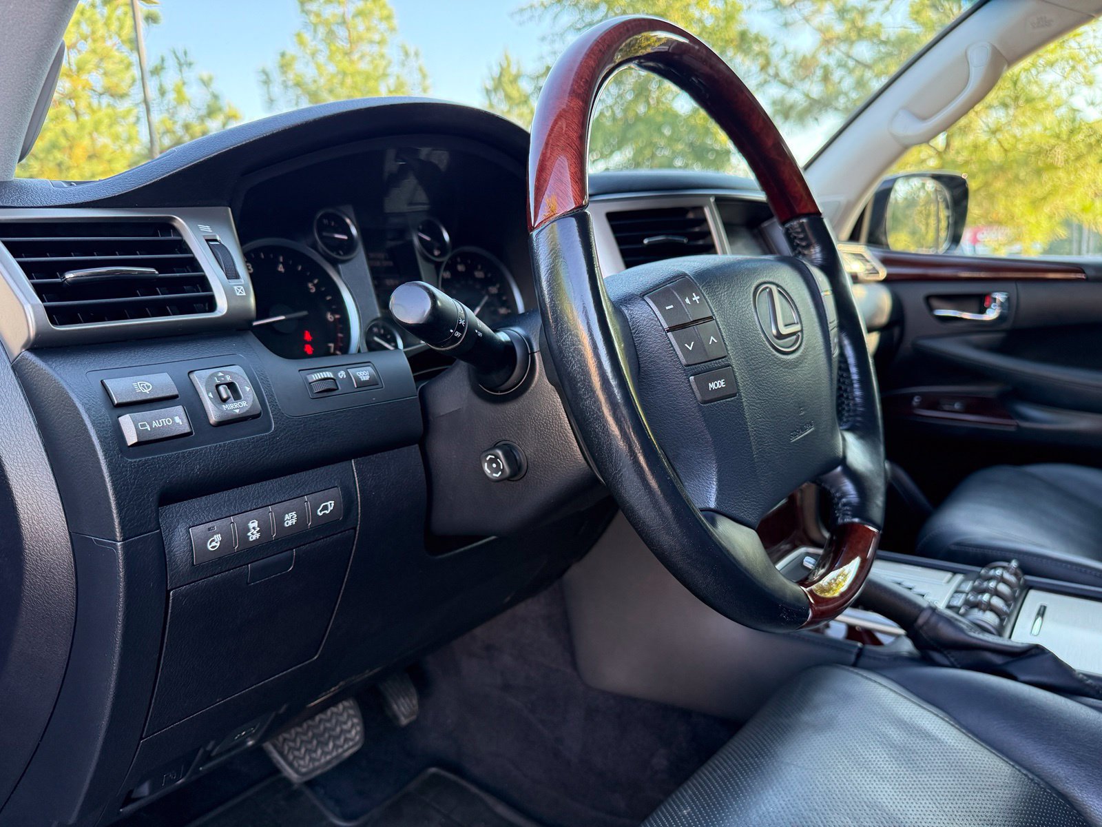 Used 2015 Lexus LX 570 4WD image 22