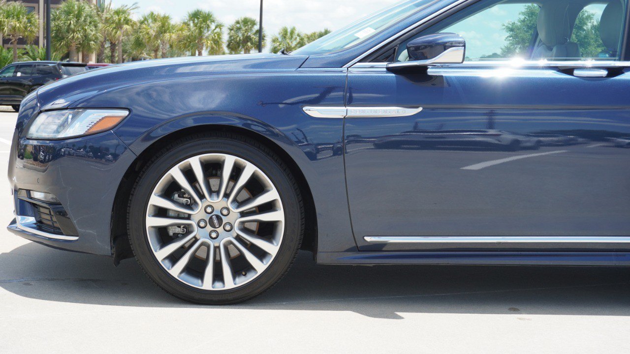 Used 2017 Lincoln Continental Select FWD image 10