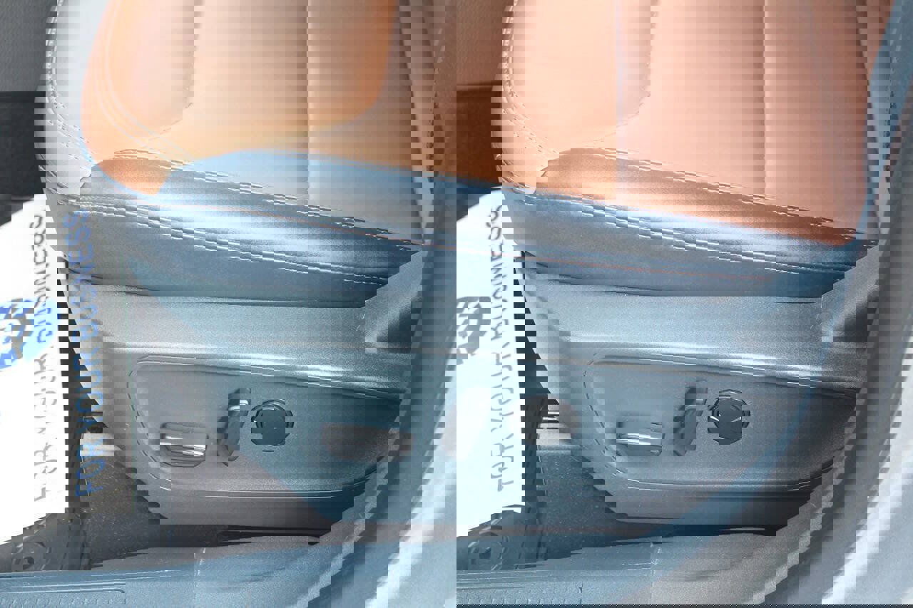 Used 2024 Ford Maverick Lariat image 9