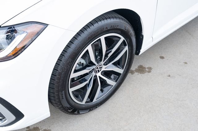 New 2026 Volkswagen Jetta SE image 10