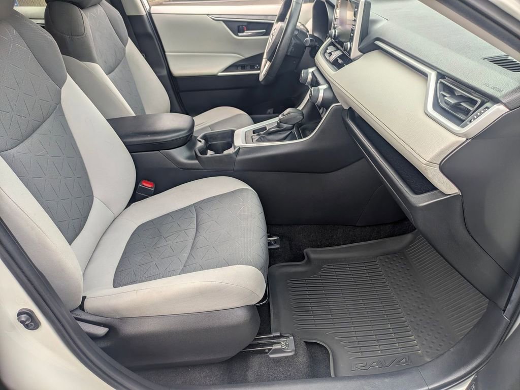 Used 2021 Toyota RAV4 XLE w/ Convenience Package image 38