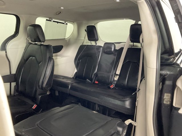 Used 2020 Chrysler Pacifica Touring-L image 22