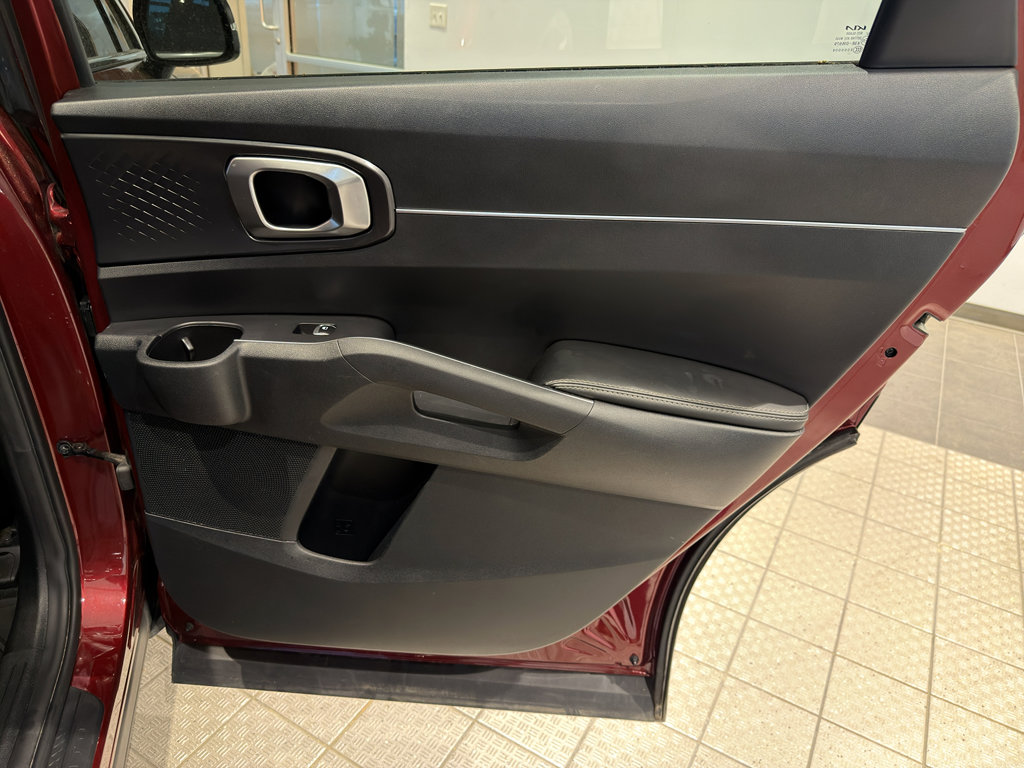 Certified 2024 Kia Sorento LX image 23