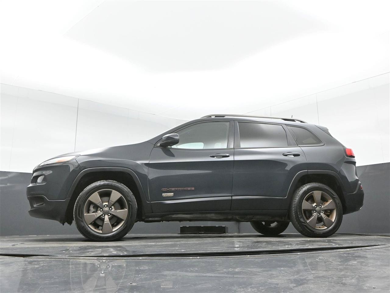 Used 2017 Jeep Cherokee 75th Anniversary AWD/4WD image 37