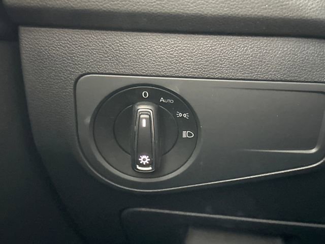 Used 2023 Volkswagen Tiguan SE w/ Panoramic Sunroof Package image 31