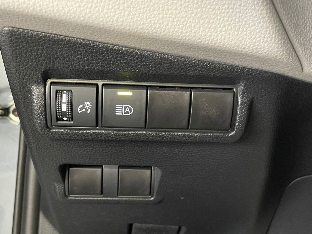 Used 2023 Toyota Corolla Cross LE image 11