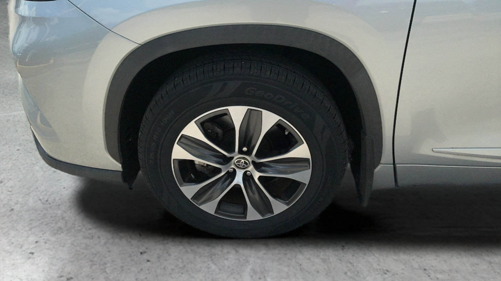 Used 2021 Toyota Highlander XLE AWD/4WD image 54