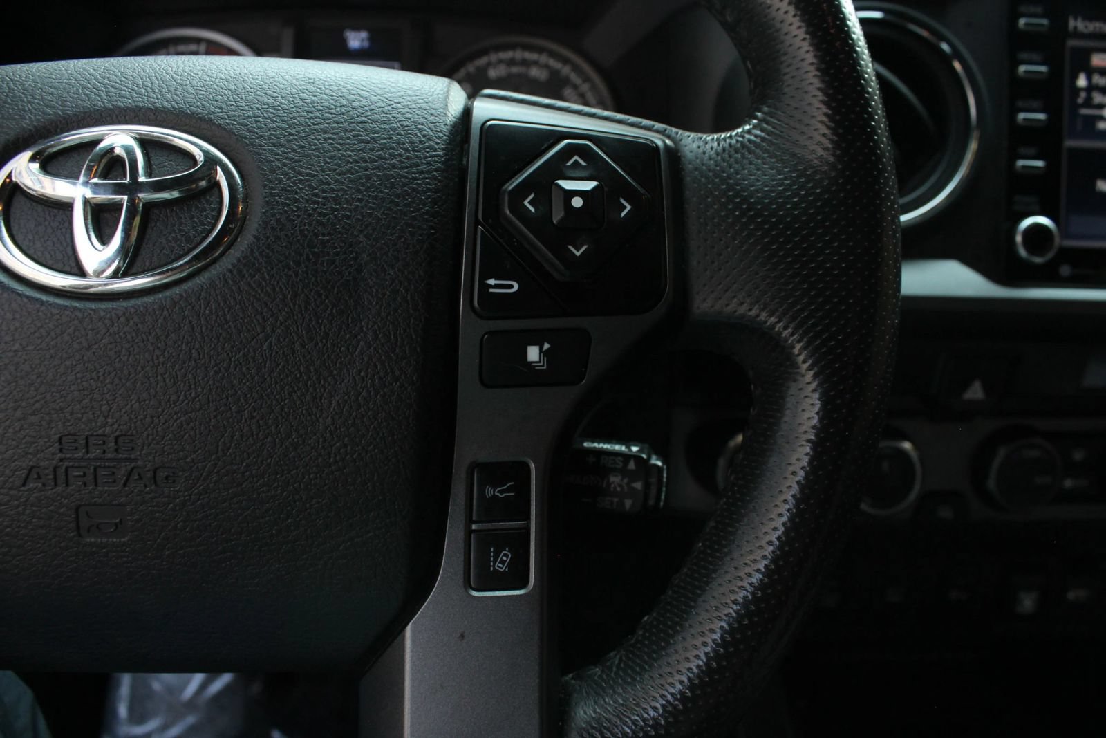 Used 2021 Toyota Tacoma TRD Off-Road w/ Technology Package AWD/4WD image 31