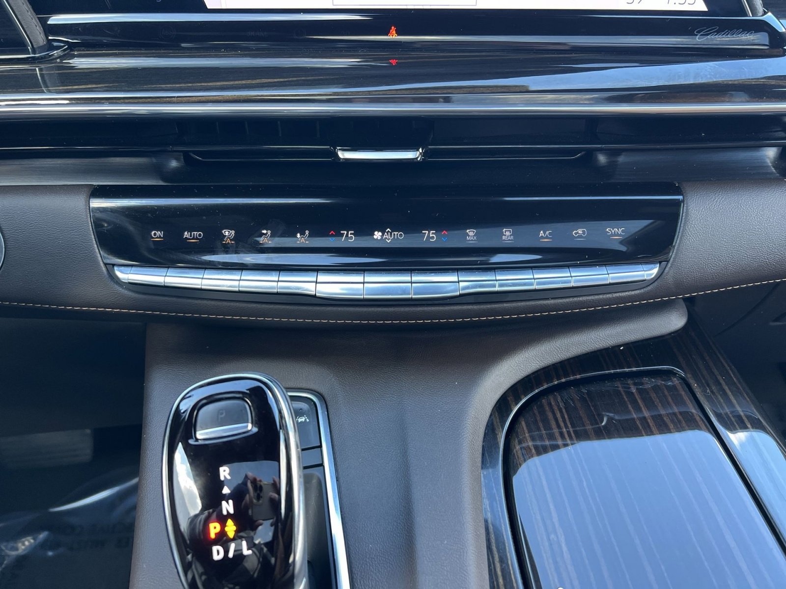 Used 2023 Cadillac Escalade Premium Luxury image 21