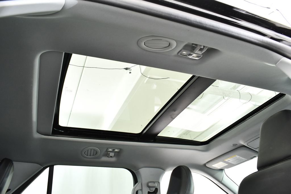 Used 2023 Ford Explorer XLT w/ Equipment Group 202A image 18