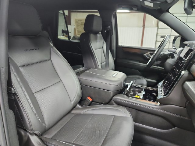 Used 2025 GMC Yukon Denali AWD/4WD image 38