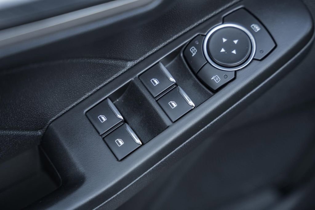 Used 2021 Ford Escape SE image 34