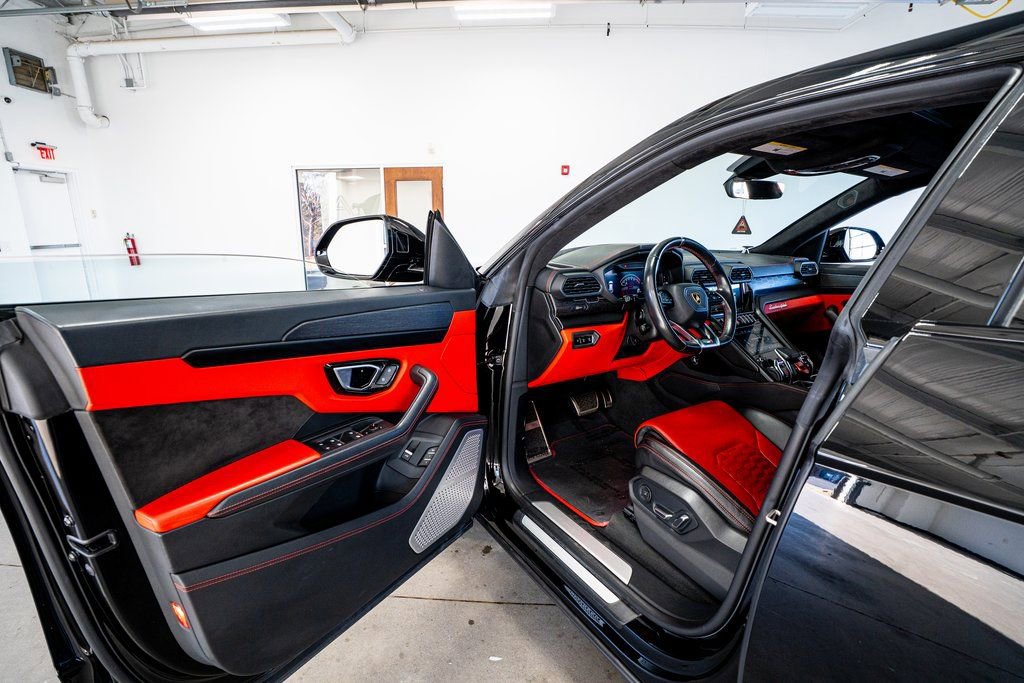 Used 2021 Lamborghini Urus image 38