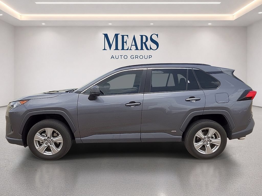 Used 2022 Toyota RAV4 LE AWD/4WD image 2