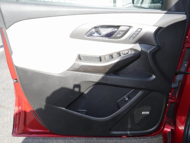 Used 2023 Chevrolet Traverse Premier image 16