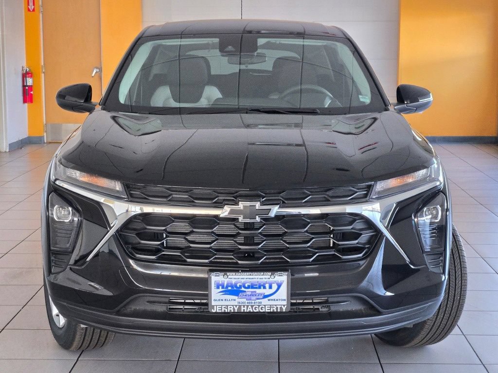 New 2026 Chevrolet Trax LS w/ LS Convenience Package FWD image 2