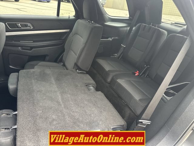 Used 2016 Ford Explorer XLT w/ Equipment Group 201A AWD/4WD image 33