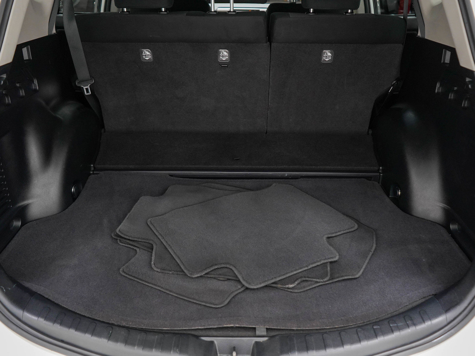 Used 2017 Toyota RAV4 XLE w/ Carpet Mat Package AWD/4WD image 13