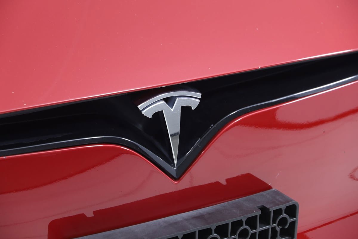 Used 2021 Tesla Model S Plaid image 18