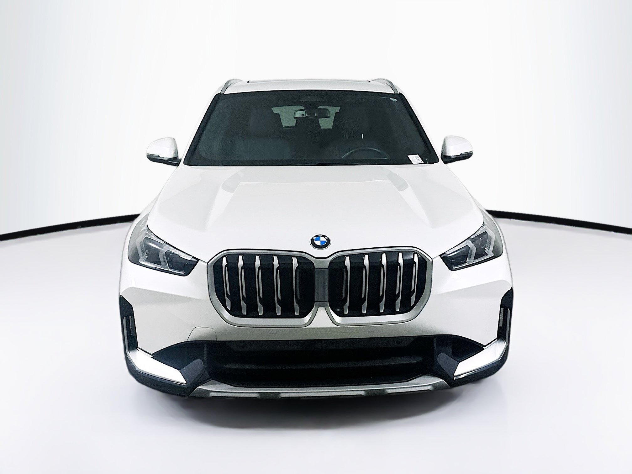 Used 2025 BMW X1 xDrive28i AWD/4WD image 2
