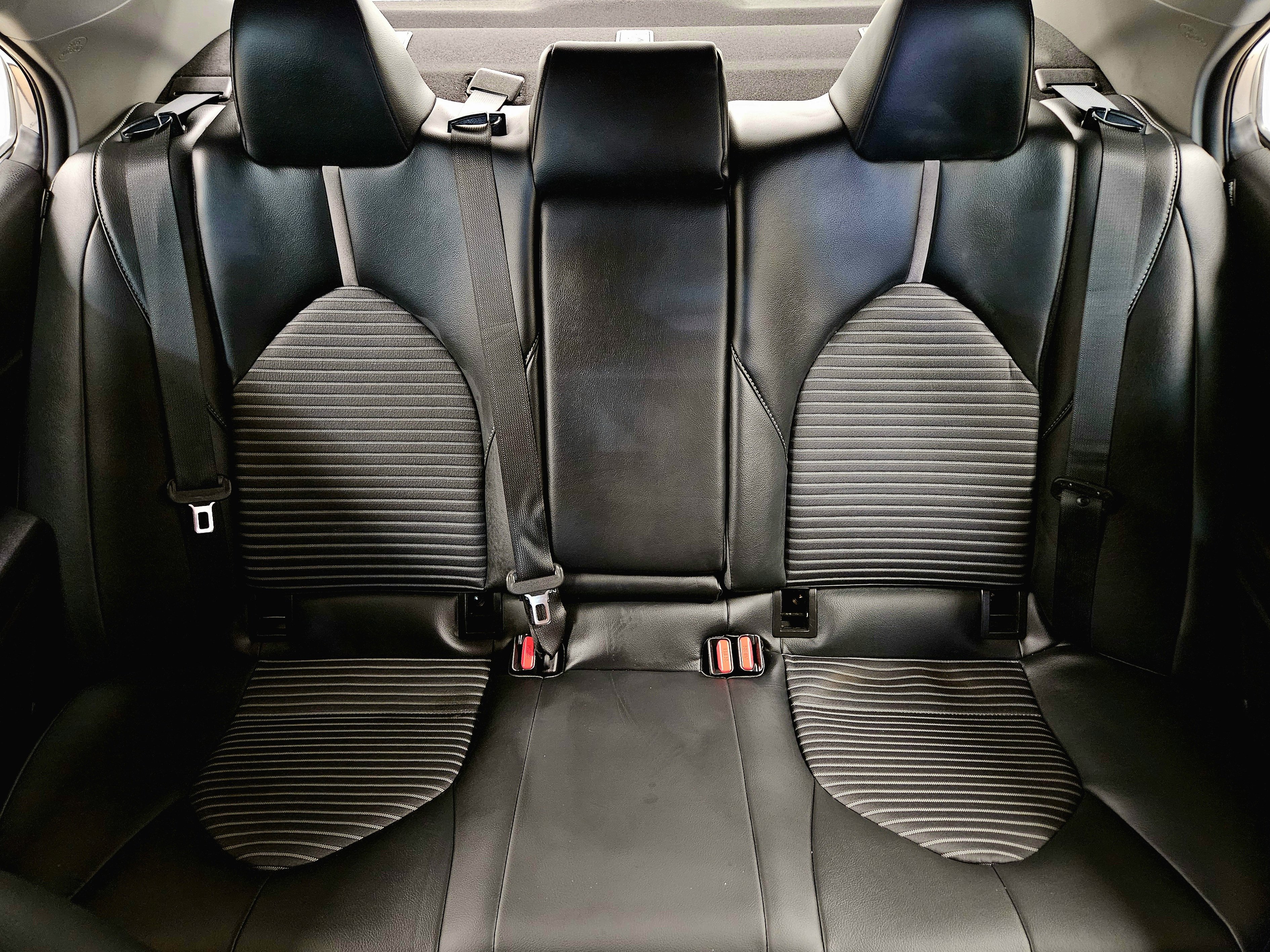 Used 2020 Toyota Camry SE image 30