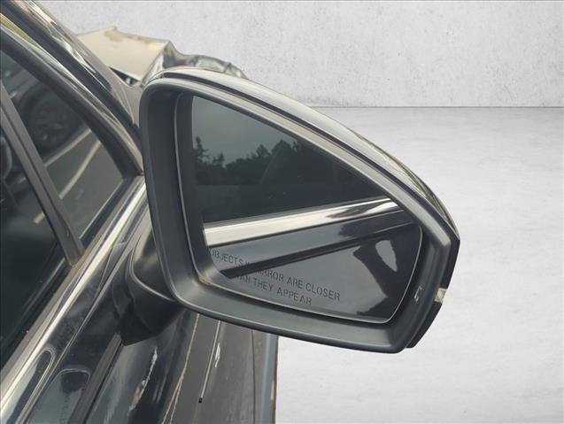 Used 2022 Volkswagen Tiguan SEL R-Line AWD/4WD image 5