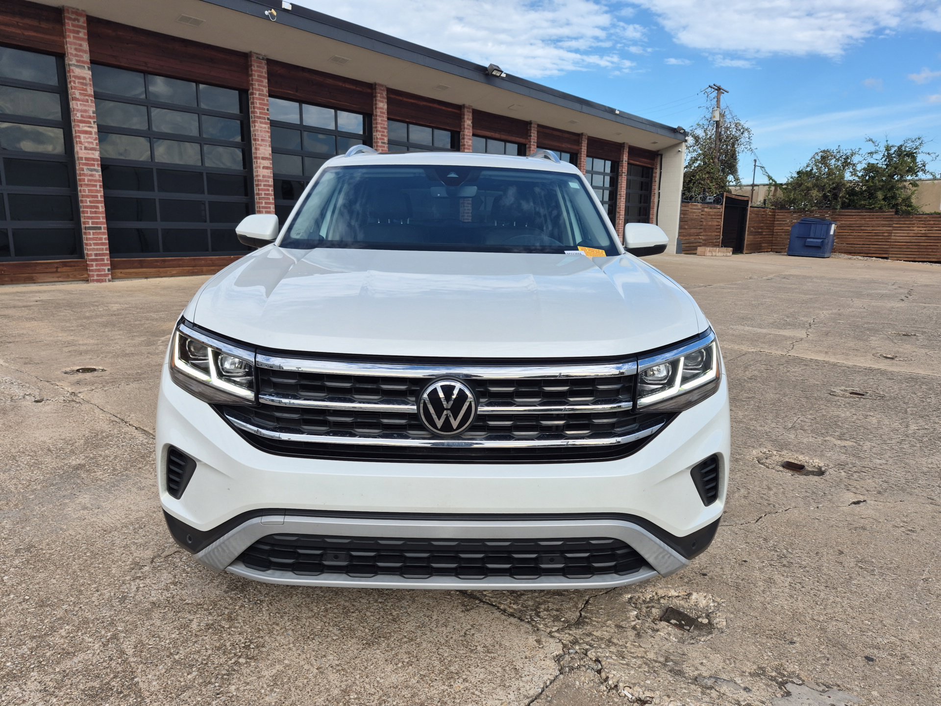 Used 2023 Volkswagen Atlas SEL AWD/4WD image 2