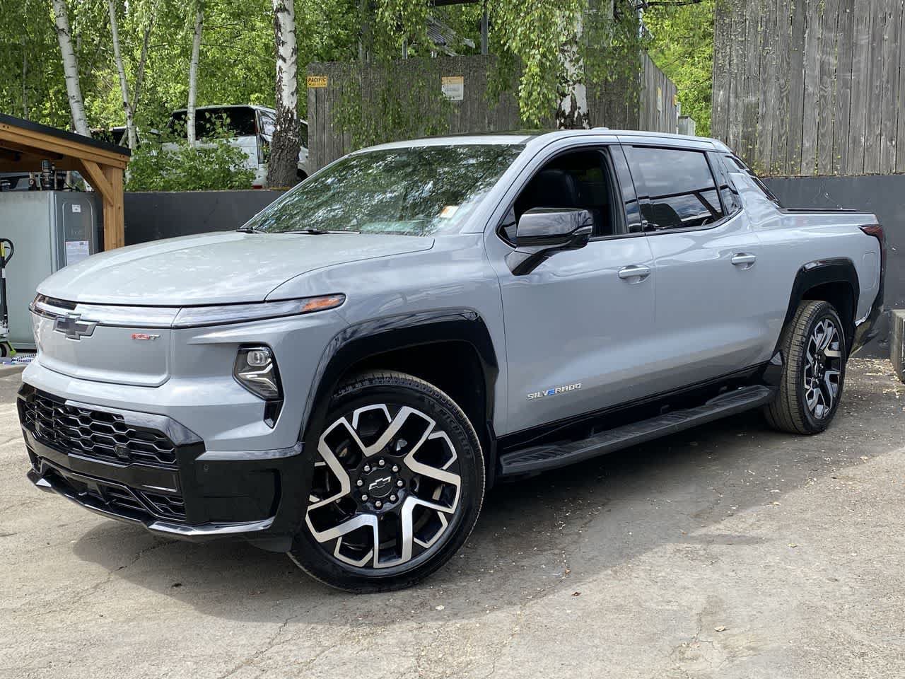 Used 2025 Chevrolet Silverado EV RST AWD/4WD image 1