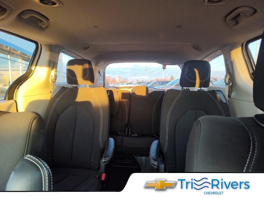 Used 2023 Chrysler Voyager LX image 17