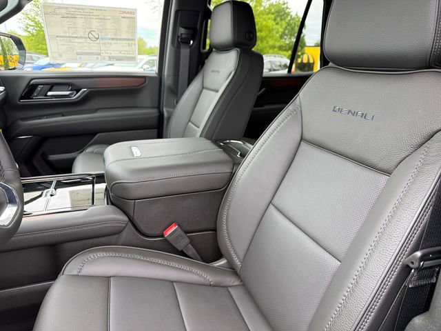 New 2026 GMC Yukon Denali w/ Sun & Power Step Package AWD/4WD image 17
