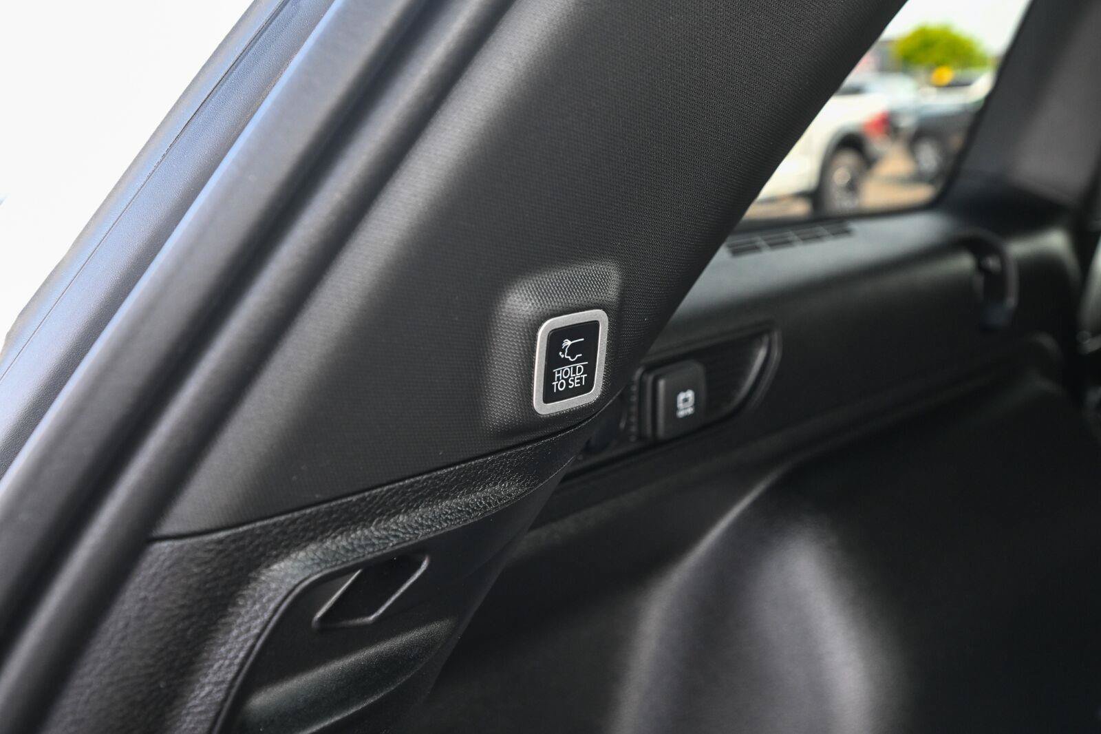 Used 2023 Jeep Grand Cherokee Altitude AWD/4WD image 17