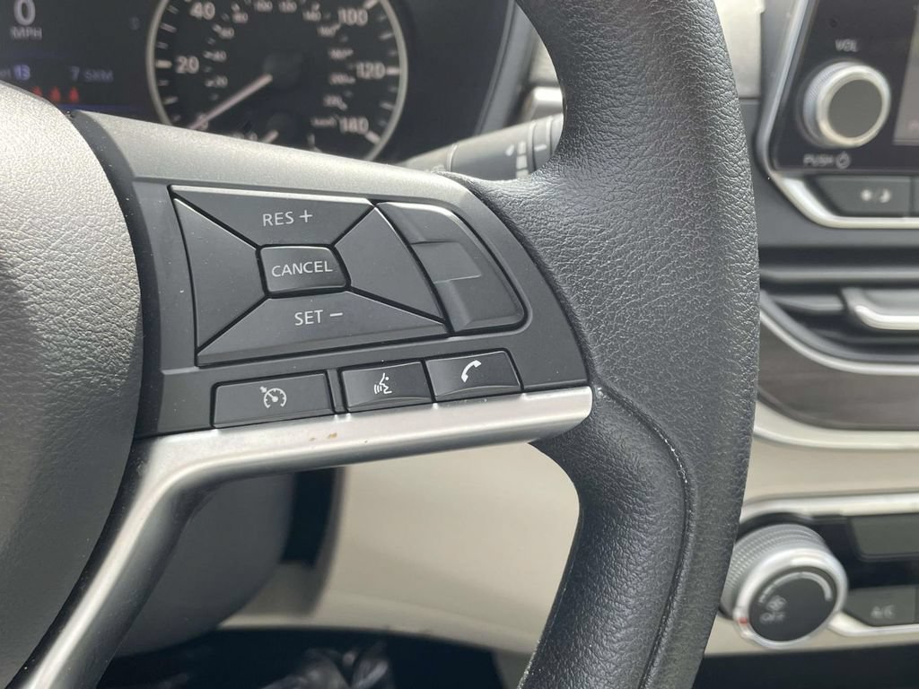 Used 2025 Nissan Altima 2.5 SV FWD image 22