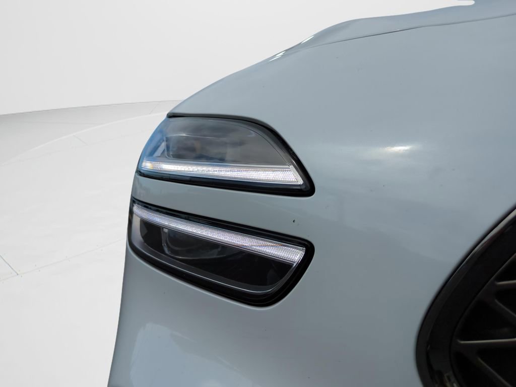 Used 2025 Genesis G70 2.5T image 9