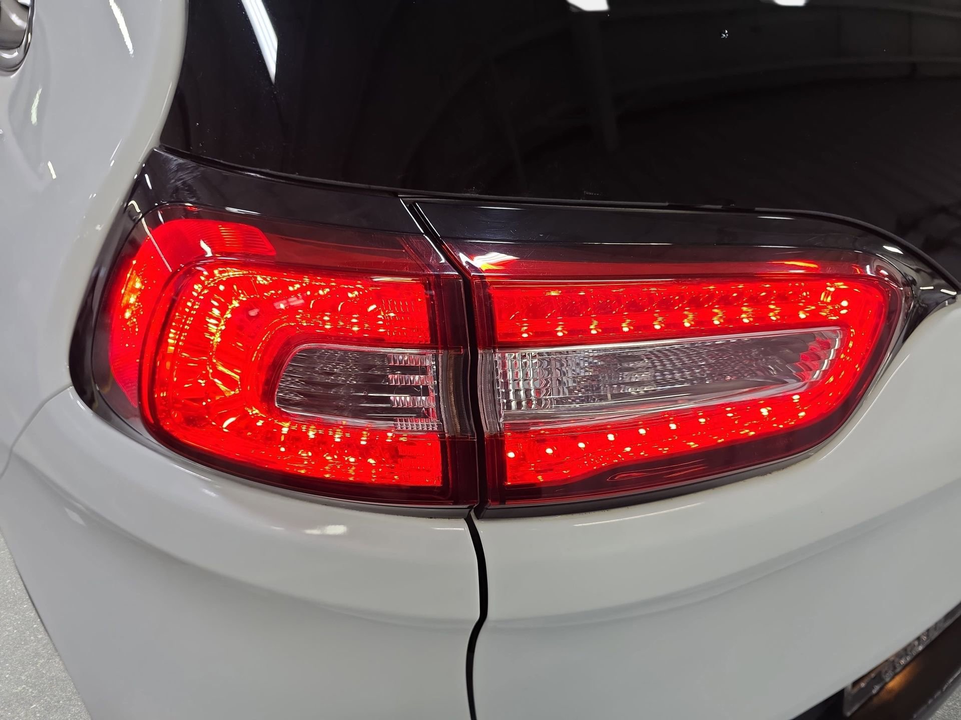 Used 2017 Jeep Cherokee Latitude w/ Cold Weather Group image 31