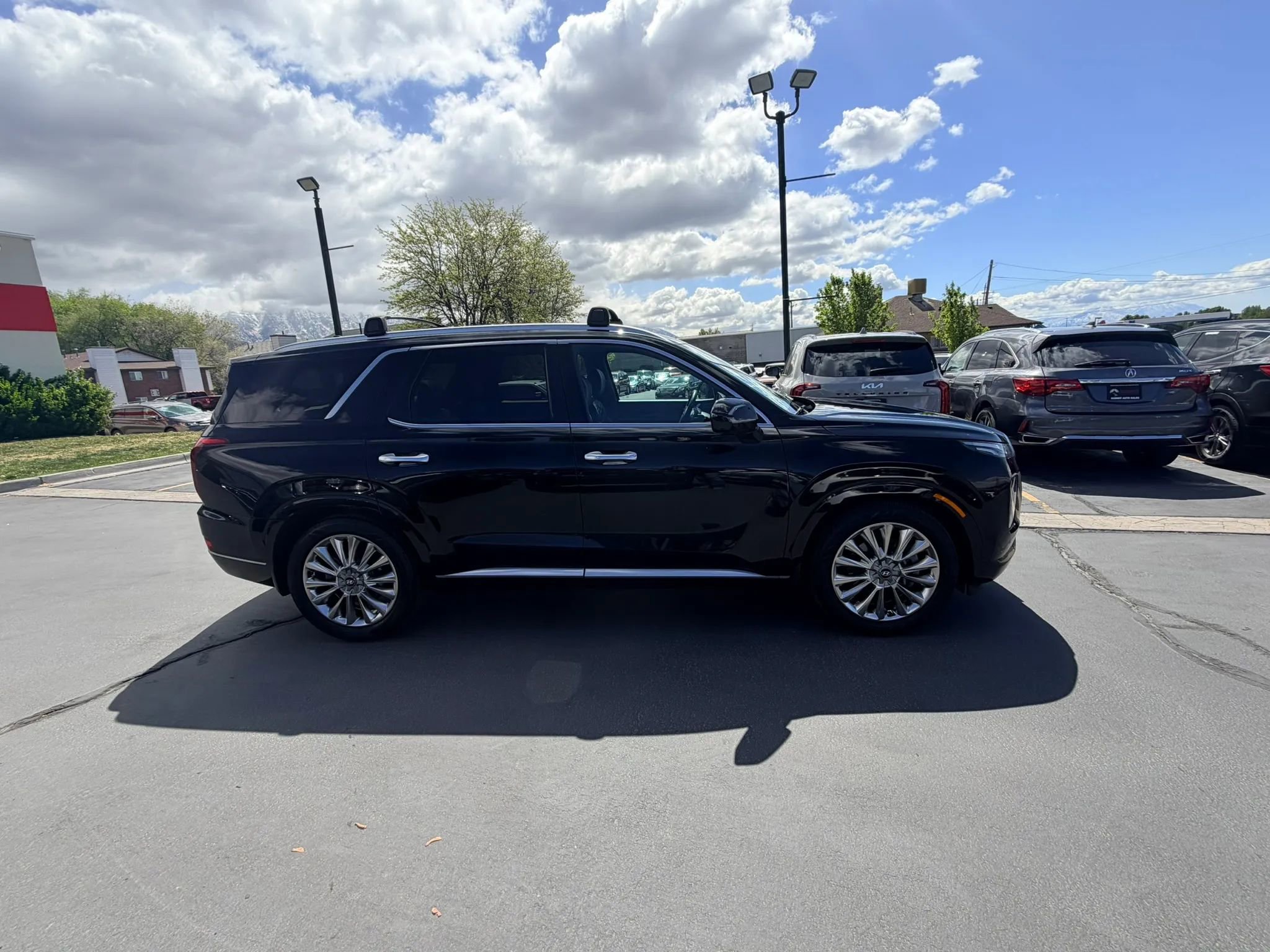 Used 2020 Hyundai Palisade Limited image 3