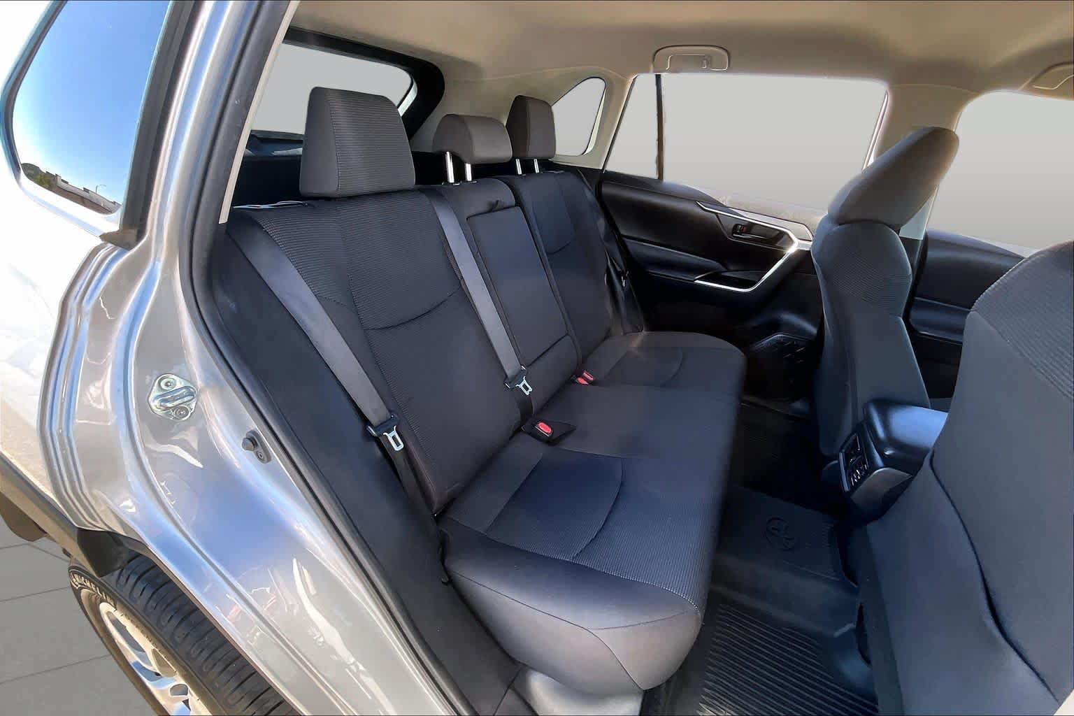 Used 2022 Toyota RAV4 LE AWD/4WD image 20